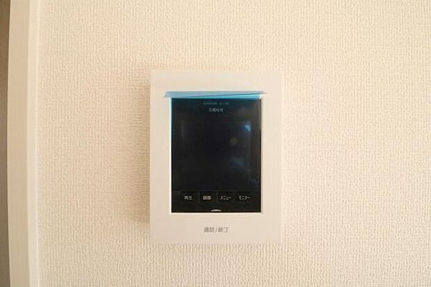 モニター付きインターホンあり、来客時も安心の防犯設備です♪