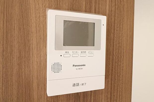 同仕様写真。TVモニターインターホン。とつぜんの来訪者も、顔が見えるので安心できます。