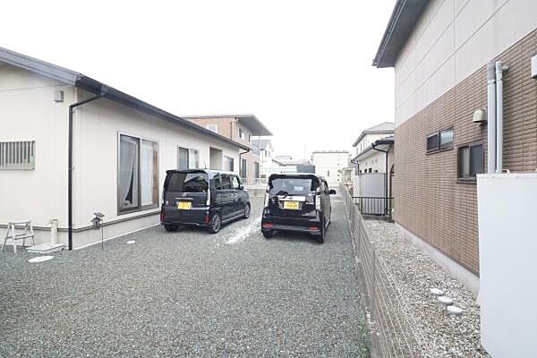 別角度からの駐車スペースの様子