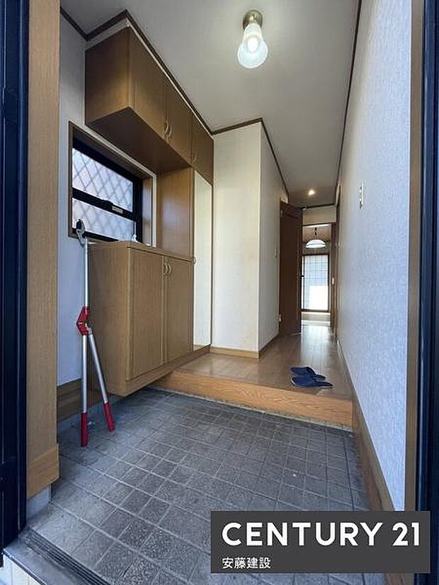 【　玄関　/　entrance　】清潔感あふれる玄関シューズボックスと収納完備