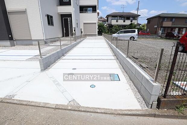 【　駐車場　/　parking　】駐車2台可能なスペース