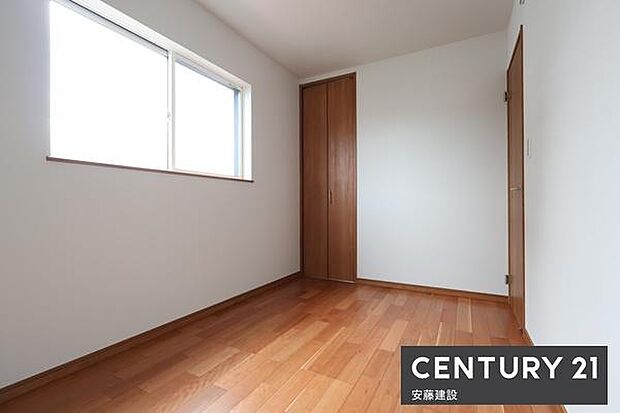 【　洋室　/　5帖　】居室はもちろん、ファミリークロークやテレワーク用などにも活用可能！