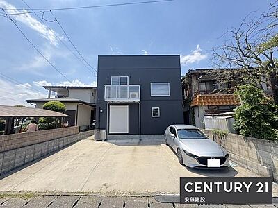 外観:黒のガルバリウム鋼板の外観がおしゃれな、令和3年築の築浅中古住宅! 外観:黒のガルバリウム鋼板の外観がおしゃれな、令和3年築の築浅中古住宅!