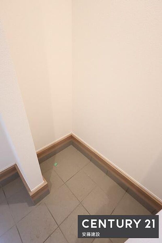 【 SIC 】ベビーカーやアウトドア用品などのかさばりやすい物も片付くSIC完備!