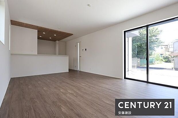 スーパー、コンビニ、バス停まで徒歩約4分！日々の生活がしやすい利便性の高いエリア