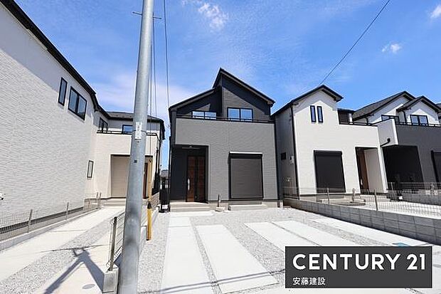 リビングにちょっとしたワークスペースと収納（WIC）完備