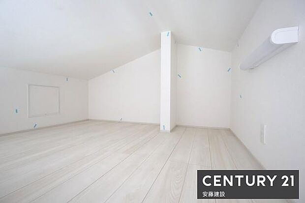 【　ロフト　】季節物の衣類や大切な記念品もしっかり収納できる広さ可動梯子のため場所を取らず広々と使えます！