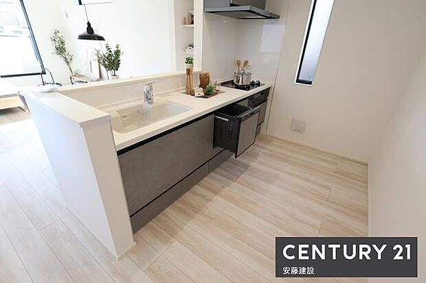 【 キッチン / Kitchen 】収納と作業スペースをしっかり確保した対面式システムキッチン!家事時短に役立つ食洗機付き※家具は価格に含まれません