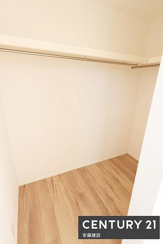 【 WIC 】毎日の洋服選びも楽しめるWIC完備!しっかり収納可能で居住空間を広々と活用できます