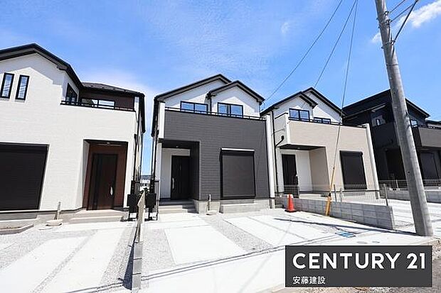 1階リビング横にファミリークロークがある設計