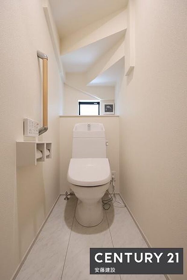 【 トイレ / toilet 】明るく清潔的なウォッシュレット付きトイレ