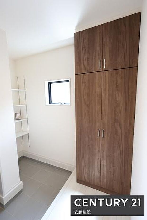 【　土間収納　】シューズボックスと外からは見えにくい可動棚収納完備