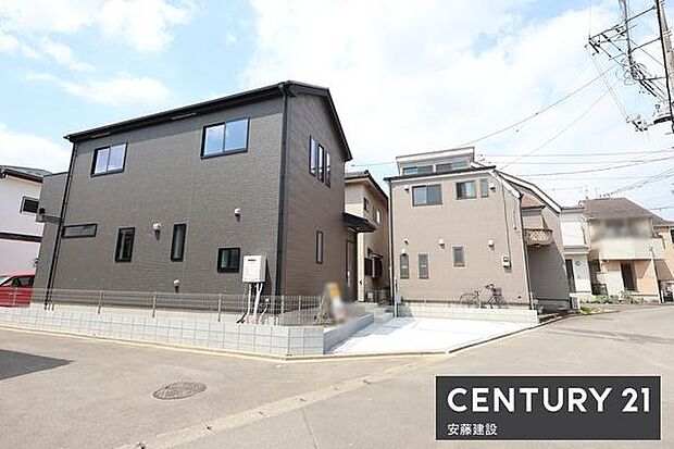 開放的な角地建物前面にも駐車1台可能