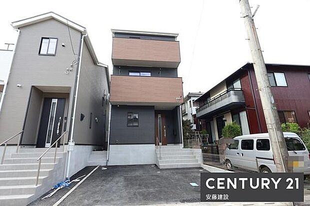 スマホ連動型防犯カメラ搭載！TVモニター付きインターホンやスマートキーも備わったセキュリティ面安心の邸宅