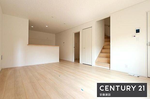 グルニエ完備の3SLDKWIC2つにSIC完備で収納充実