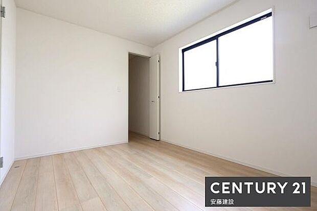 【 子ども部屋+WIC / 6帖 】お好きな家具を自由にレイアウトできる広さの洋室クローゼット完備