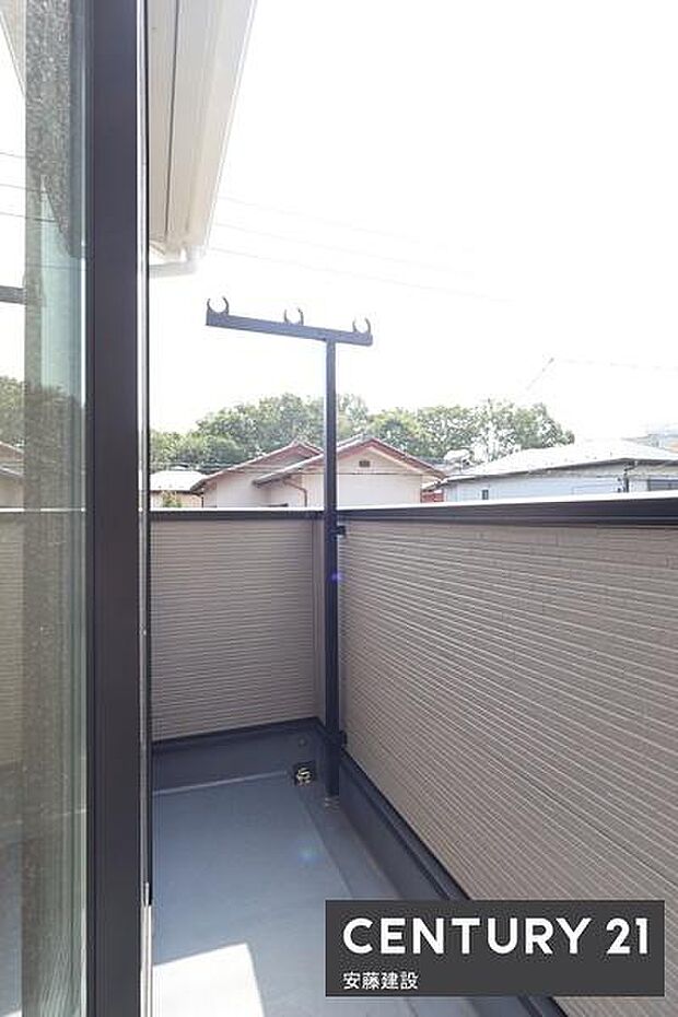 【 バルコニー / Balcony 】南東向きバルコニー