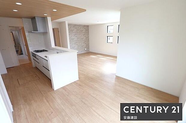 【 リビング / 21帖 】家族みんながゆったりくつろげそうなLDK一日の大半を過ごす部屋だからこそ過ごしやすい空間にこだわりたいですね!