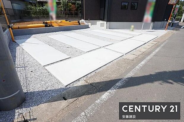 【 駐車場 / parking 】並列駐車3台可能なスペース