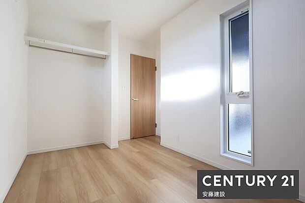 【　1階子供部屋　/　5.3帖　】明るくゆとりのある広さの洋室！クローゼット完備