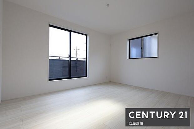 【　寝室+WIC　/　8.5帖　】南東向き二面採光の明るくあたたかな寝室！お好みの家具を置いてホテルライクな空間も楽しめます