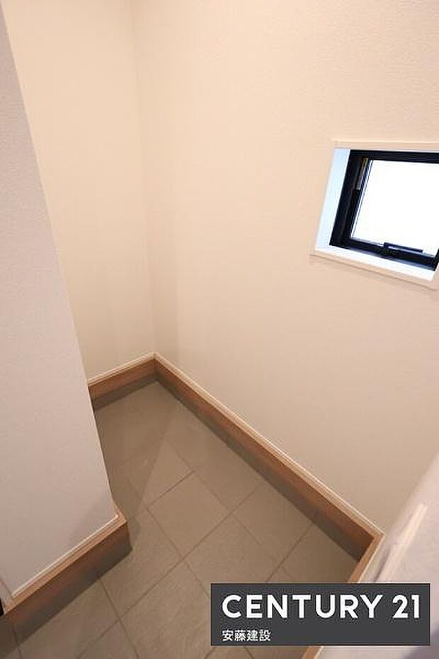 【　SIC　】かさばりやすいベビーカーやアウトドア用品、濡れた雨具もそのまま収納可能なSIC完備