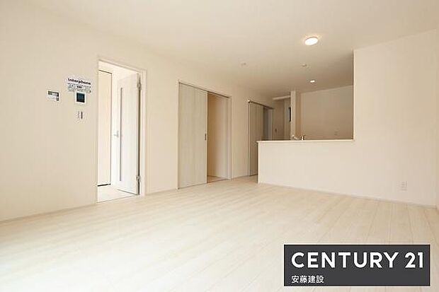 小学校まで徒歩約2分、中学校まで徒歩約6分！お子様の登下校も安心の閑静な住宅街