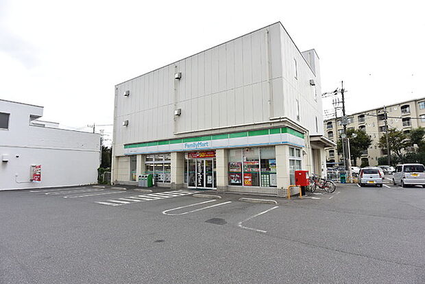 ファミリーマート入間グリーンヒル店まで918m