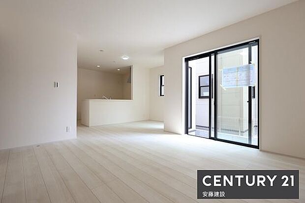 小学校まで徒歩約2分、中学校まで徒歩約6分！お子様の登下校も安心の閑静な住宅街