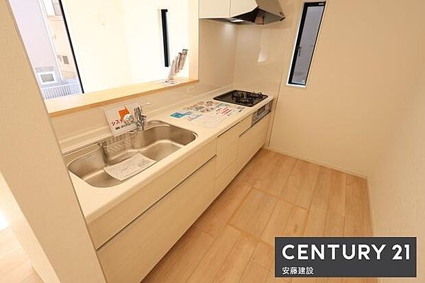 【 キッチン / Kitchen 】収納と作業スペースをしっかり確保した対面式システムキッチン!お料理の片付けや運び出しもしやすい便利な設計