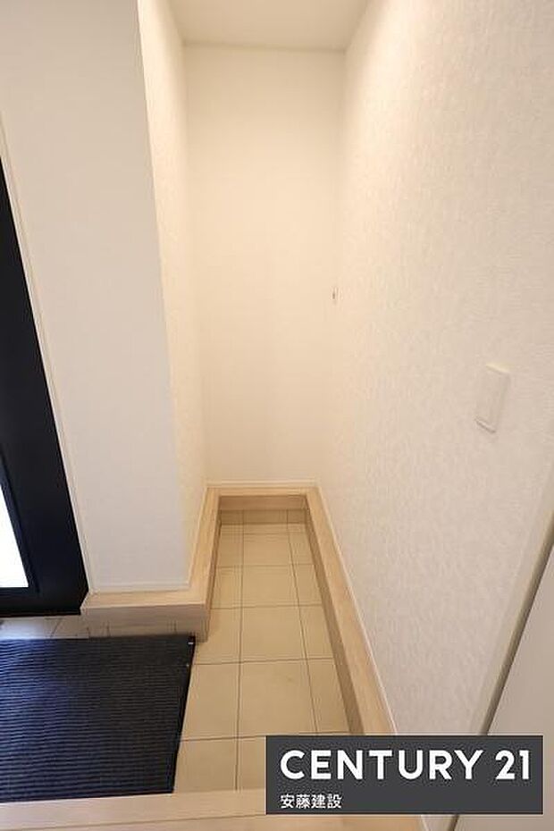 【 SIC 】かさばりやすいベビーカーやアウトドア用品、濡れた雨具もそのまま収納可能なSIC完備