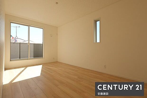 【　寝室　/　7.5帖　】お好みの家具を置いてこだわりの空間を作れるゆとりの寝室南東向きバルコニーに面して陽当・風通良好！