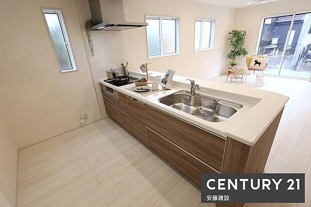 【　キッチン　/　Kitchen　】空間に広がりが感じられるペニンシュラキッチン！お料理の受け渡しもスムーズ