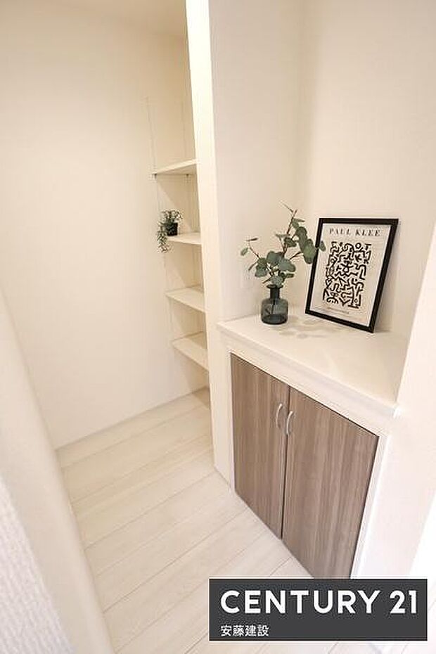 【　パントリー　】食料品や日用品を収納できる大容量パントリー完備！