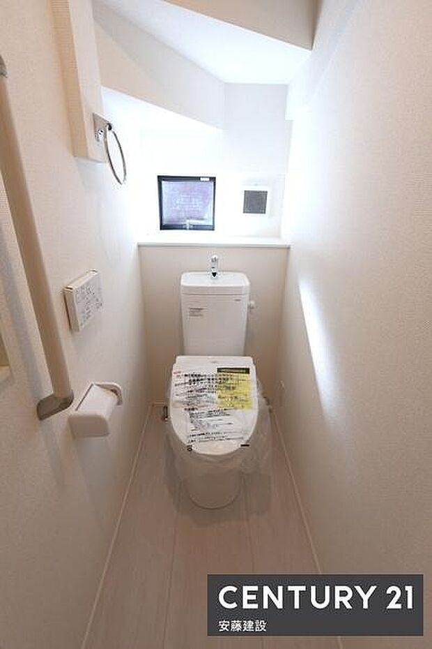 【　トイレ　/　toilet　】清潔的なウォッシュレット付きトイレ手摺完備で家族みんなにやさしいトイレです