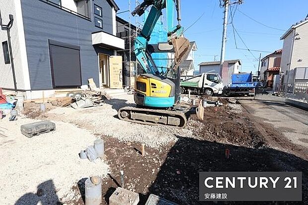 【　駐車場　/　parking　】並列2台可能な駐車スペースご夫婦それぞれのお車をお家の前に停めることができます