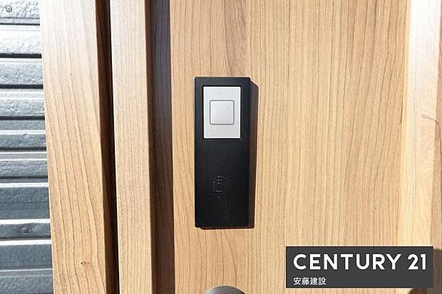 【　設備　】スマートキー完備で荷物が多くても開錠楽ちん！