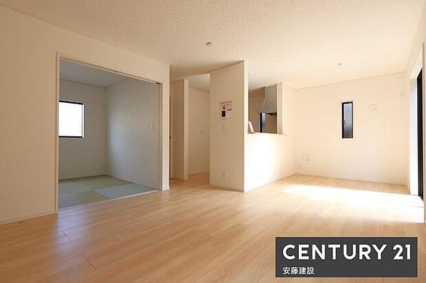 防犯カメラや電子キー、TVモニター付インターホン等が備わったセキュリティ面安心の邸宅