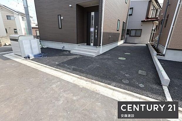 【 駐車場 / parking 】駐車1台可能なスペース