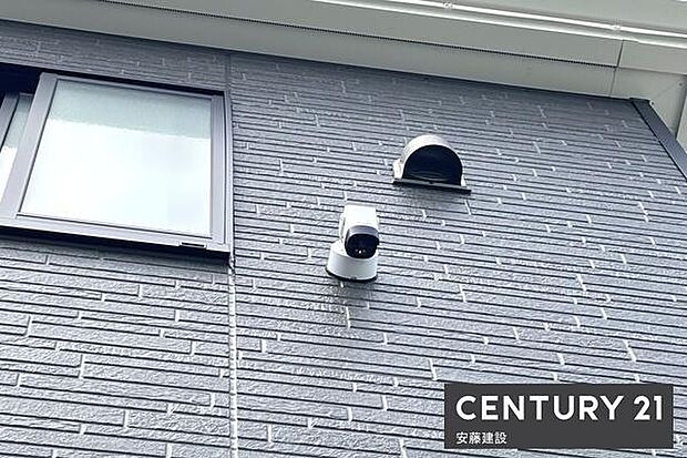 【　設備　】玄関上部にスマホ連動型防犯カメラ搭載