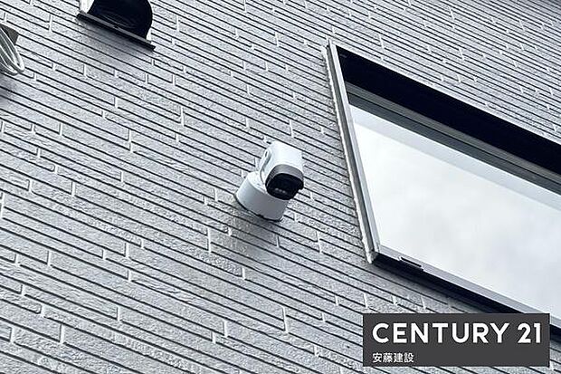 防犯カメラや電子キー、TVモニター付インターホン等が備わったセキュリティ面安心の邸宅