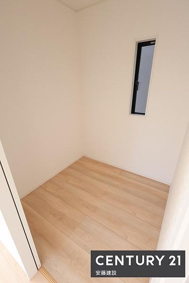 【 フリースペース 】季節物の衣類や家電の収納に役立つフリースペース完備ファミリークロークやテレワーク用としても大変便利です!