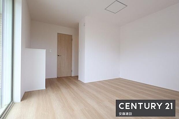 【　寝室+WIC　/　8.5帖　】ダブルベッドを置いてもゆとりある寝室はご夫婦でお使いいただける空間