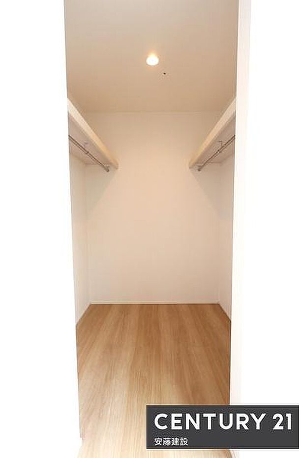 【　WIC　】季節物の衣類や家電、旅行バッグ・スポーツ用品などの収納もできて大変便利！