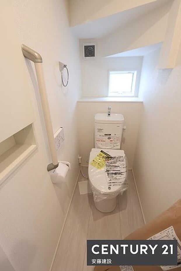 【　トイレ　/　toilet　】清潔的なウォッシュレット付きトイレ手摺完備で家族みんなにやさしいトイレです