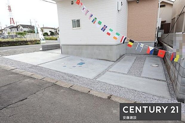 【 駐車場 / parking 】駐車2台可能なスペース