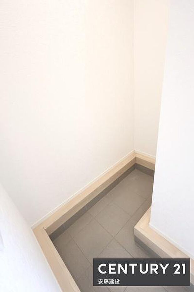 【　SIC　】かさばりやすいベビーカーやアウトドア用品、濡れた雨具もそのまま収納可能なSIC完備