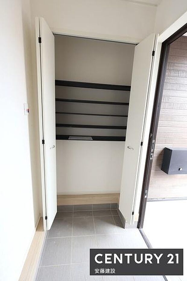 【　シューズボックス　】可動棚でサイズ調節ができるシューズボックス