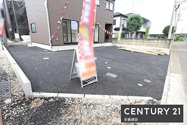 【　駐車場　/　parking　】並列2台可能な駐車スペースご夫婦それぞれのお車をお家の前に停めることができます