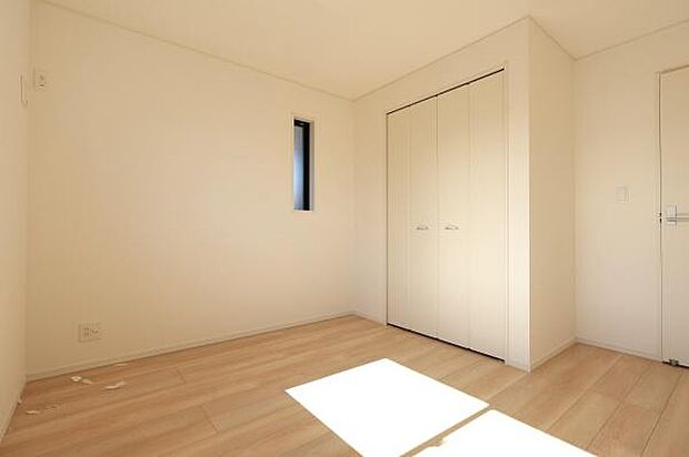 【 子供部屋 / 6帖 】お好きな家具を自由にレイアウトできる広さの洋室お子様にもちょうどいいサイズのお部屋です!